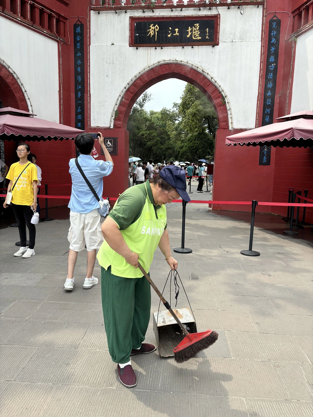 1726722299129616.jpg 高温下的坚守1.jpg