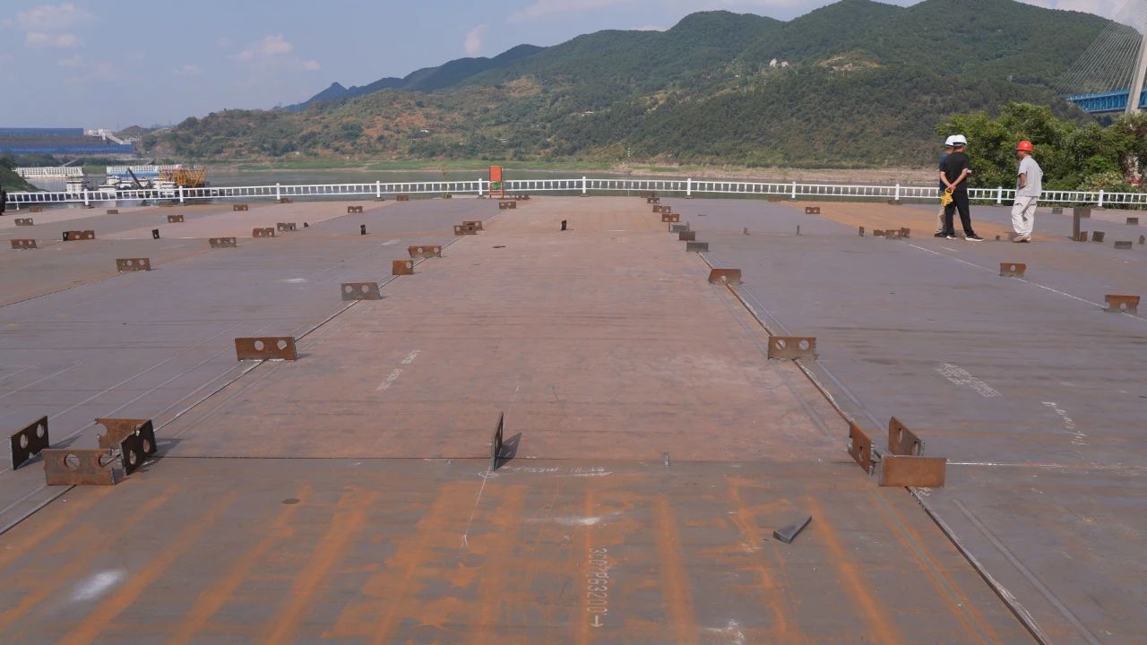 1726724040112119.jpg 国企动态 验收完成,首批青城大桥主桥钢箱梁构件将于9月7日陆续运抵现场!5.jpg